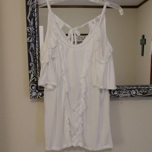 Pretty white flowy super soft shirt sleeve shows s